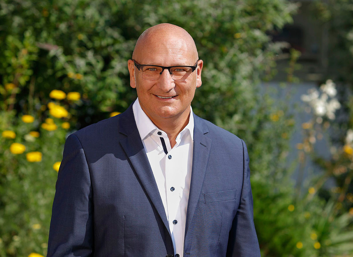 Wolfgang Keßler - Business Executive Wolfgang Keßler - Business Executive